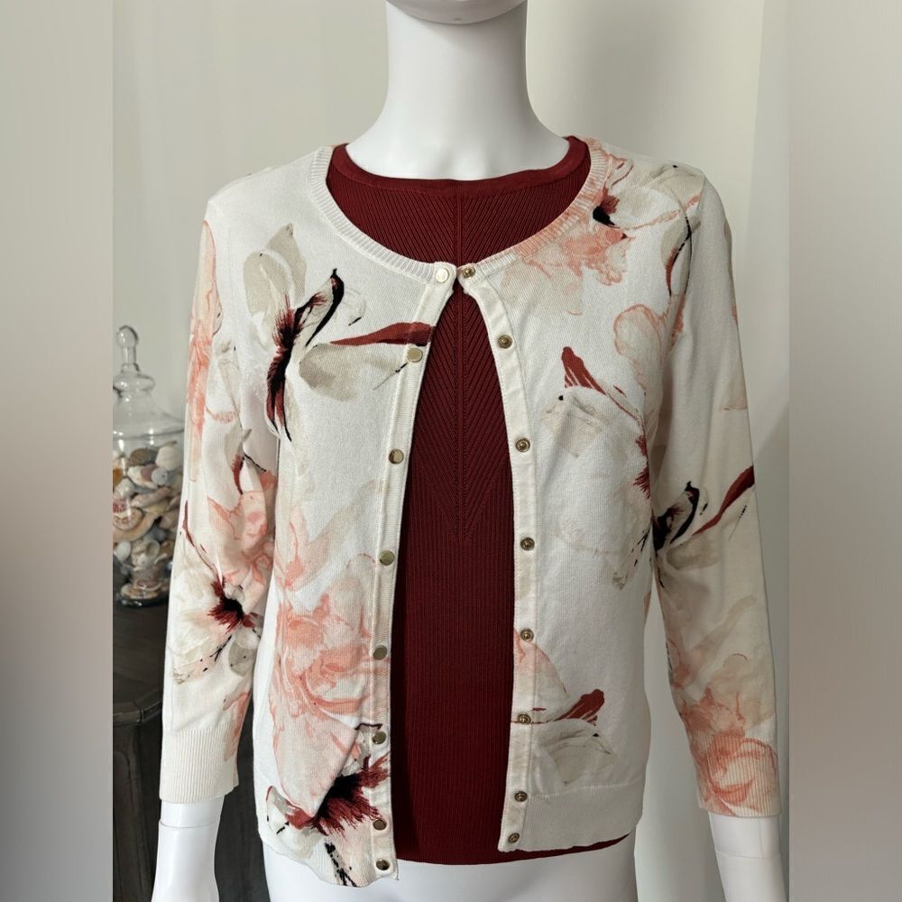 WHITE HOUSE BLACK MARKET FLORAL PRINTED CREW NECK CARDIGAN & SLEEVELESS TANK